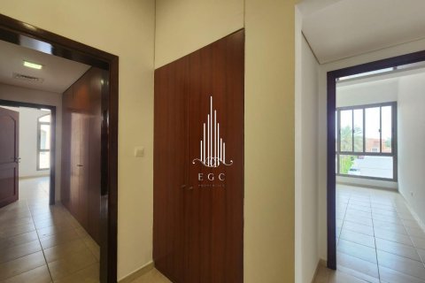 4 bedrooms Villa in Abu Dhabi Gate City, UAE No. 24613 14