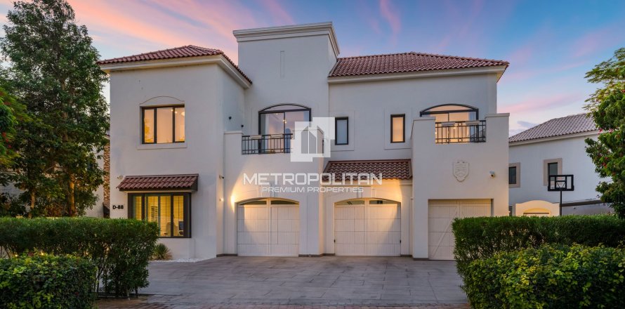 Villa de 5 dormitorios en Fire, UAE No. 129289