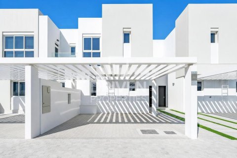 Таунхаус с 3 спальнями в Arabella Townhouses, ОАЭ №204793
