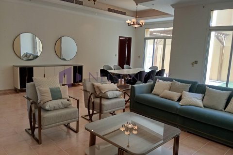 Villa de 4 chambres à Doha, Qatar No. 60997
