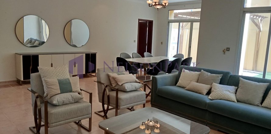 Villa de 4 dormitorios en Doha, Qatar No. 60997