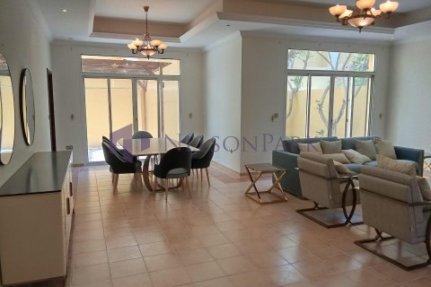 Villa de 4 dormitorios en Doha, Qatar No. 60997 3