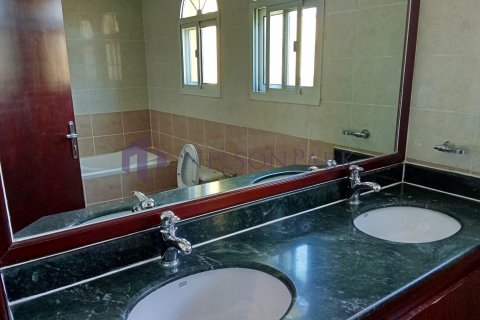 Villa de 4 dormitorios en Doha, Qatar No. 60997 23