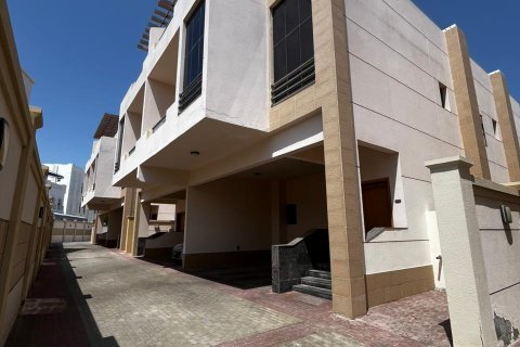 5 bedrooms Townhouse in Muscat, Oman No. 54795
