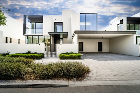 5 bedrooms Villa in Dubai, UAE No. 187065
