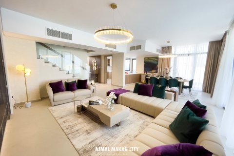 5 bedrooms Villa in Sharjah, UAE No. 7109