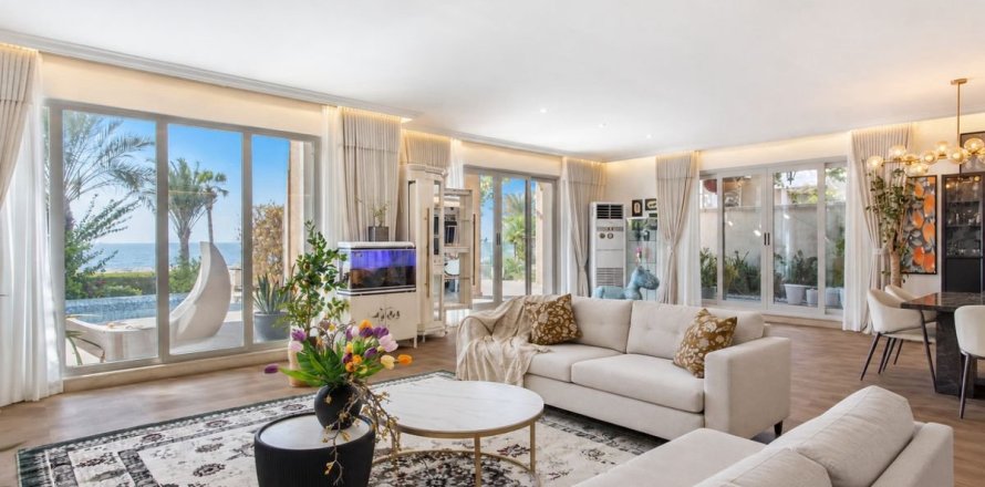 Studio Apartment in Palm Jumeirah, UAE No. 208286