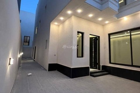 Вилла с 4 спальнями в Эр-Рияд, Саудовская Аравия №99588 3