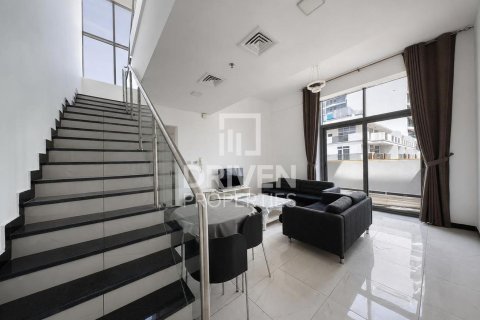 2 bedrooms Apartment in District 11, UAE No. 192139