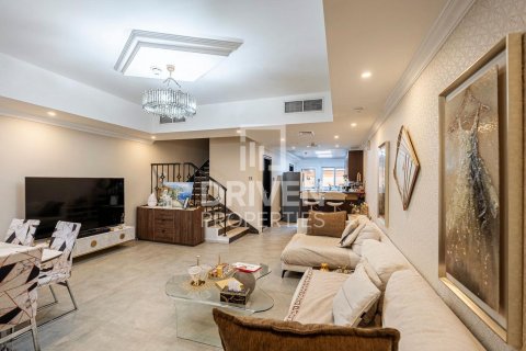 3 bedrooms Villa in District 11, UAE No. 206428