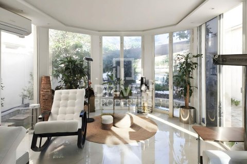 3 bedrooms Villa in District 16, UAE No. 202723