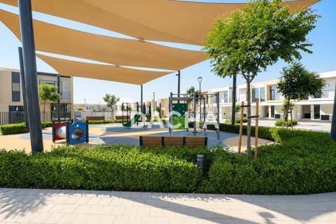 Townhouse de 4 dormitorios en EMAAR South, UAE No. 198485 7