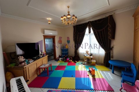 5 bedrooms Villa in Doha, Qatar No. 57195 13