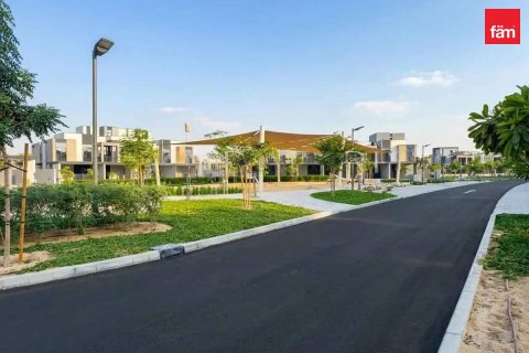 3 bedrooms Townhouse in Dubai, UAE No. 187537 11