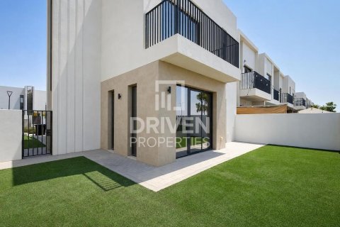 Вилла с 4 спальнями в EMAAR South, ОАЭ №204676