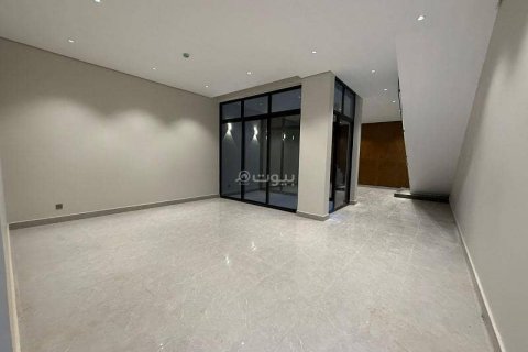 Villa de 3 dormitorios en Riyadh, Saudi Arabia No. 67971 8