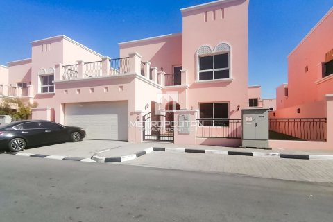 4 bedrooms Villa in Nadd Al Sheba, UAE No. 129708