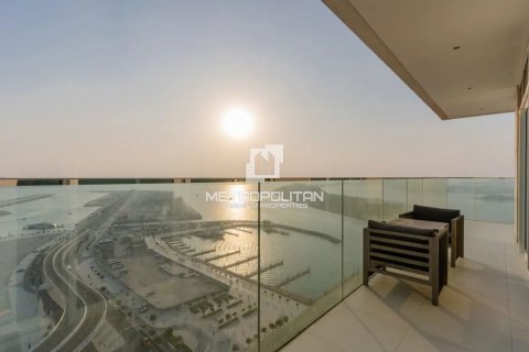 Appartement de 2 chambres à EMAAR Beachfront, UAE No. 128135