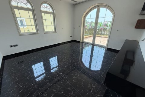 Villa de 4 chambres à Legacy, UAE No. 147498