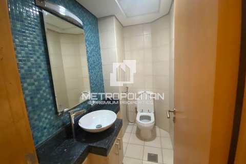 Appartement de 2 chambres à Shoreline Apartments, UAE No. 129493 10