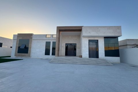 4 bedrooms Villa in Seih Al Uraibi, UAE No. 183646