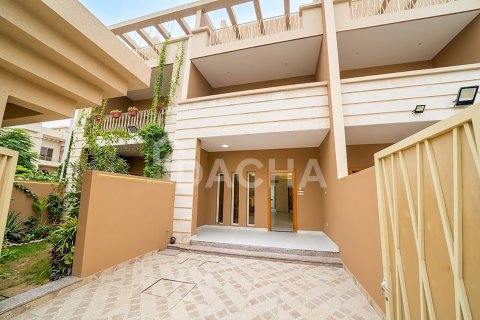 4 bedrooms Villa in District 15, UAE No. 187567