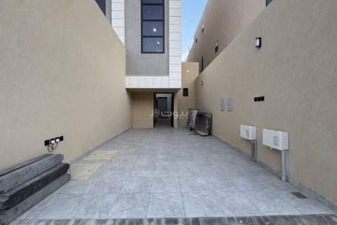3 bedrooms Apartment in Riyadh, Saudi Arabia No. 62542