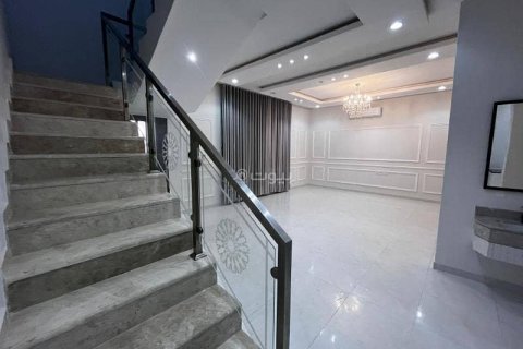 Villa de 5 dormitorios en Riyadh, Saudi Arabia No. 99500 12