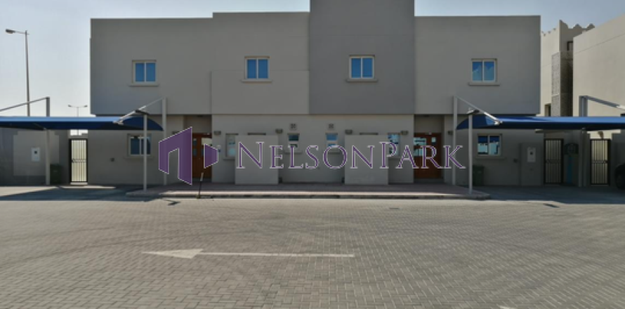 Villa de 4 dormitorios en Doha, Qatar No. 60899