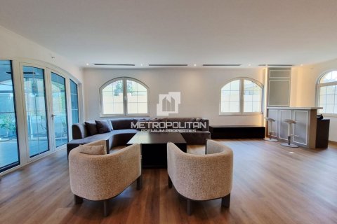 Villa de 5 chambres à Legacy, UAE No. 128005 11