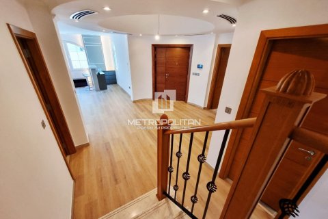 Villa de 5 chambres à Legacy, UAE No. 128005 17
