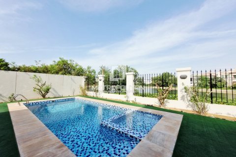 Villa de 5 chambres à Legacy, UAE No. 128005 4