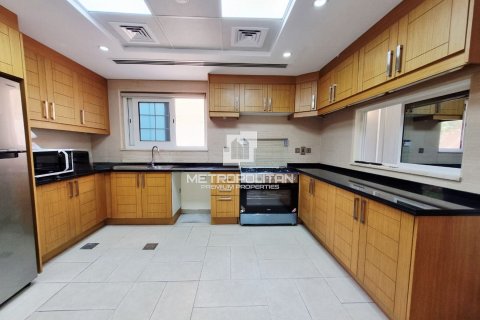 Villa de 5 chambres à Legacy, UAE No. 128005 14