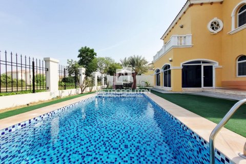 Villa de 5 chambres à Legacy, UAE No. 128005