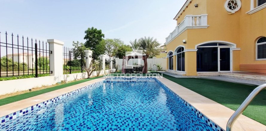 Villa de 5 chambres à Legacy, UAE No. 128005