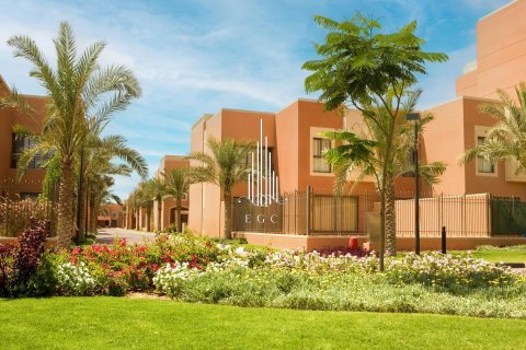 4 bedrooms Villa in Abu Dhabi Gate City, UAE No. 42123
