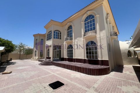 7 bedrooms Villa in Doha, Qatar No. 57978
