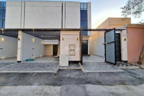 4 bedrooms Apartment in Riyadh, Saudi Arabia No. 67529 3
