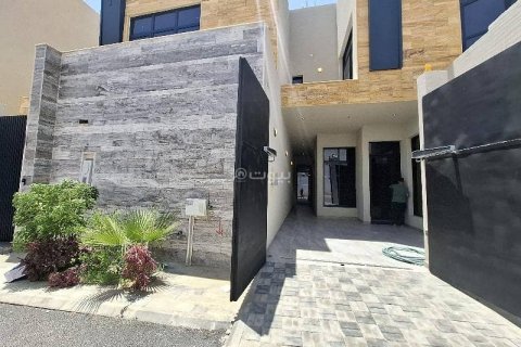 7 bedrooms Villa in Riyadh, Saudi Arabia No. 68031