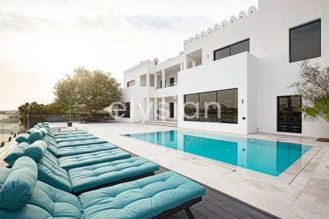 7 bedrooms Villa in Signature Villas, UAE No. 64734 4
