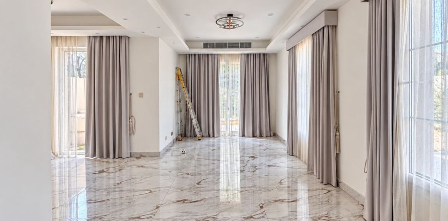 2 bedrooms Townhouse in Dubai, UAE No. 208163