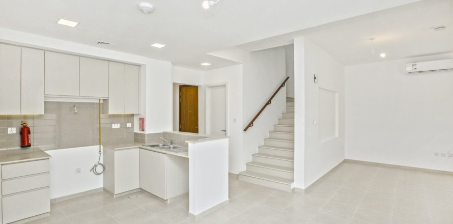 Townhouse de 3 dormitorios en Zahra Townhouses, UAE No. 165033