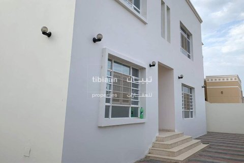 Villa de 5 chambres à Al Amarat, Oman No. 53520 3