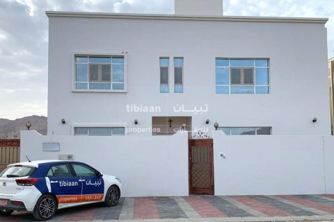 Villa de 5 dormitorios en Al Amarat, Oman No. 53520