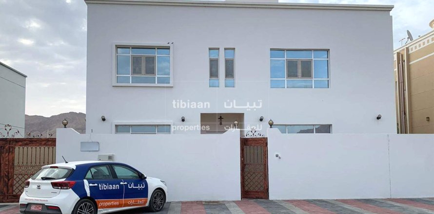 Villa de 5 chambres à Al Amarat, Oman No. 53520
