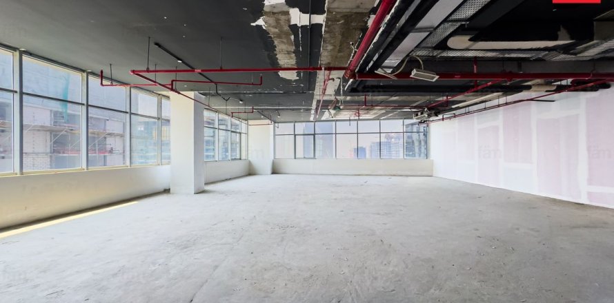 157.1m² Office in Dubai, UAE No. 198524