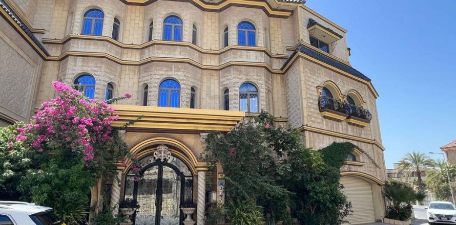 Villa de 15 dormitorios en Muharraq, Bahrain No. 66919