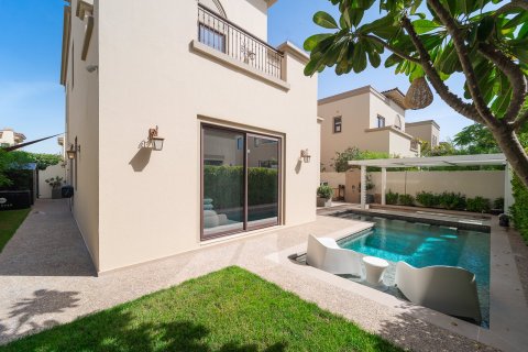 4 bedrooms Villa in Dubai, UAE No. 199831