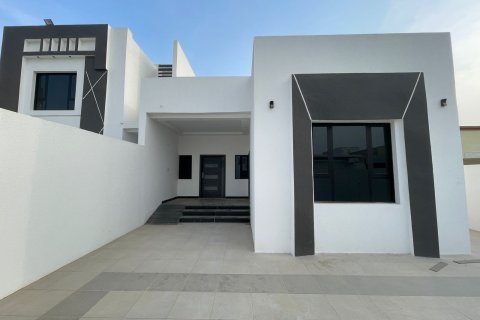 Villa Gemela de 5 dormitorios en As Sib, Oman No. 106900