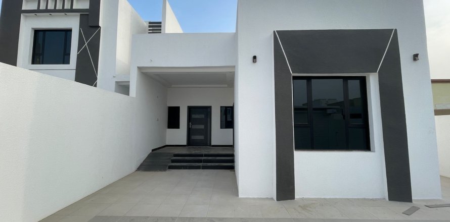Villa Jumelée de 5 chambres à As Sib, Oman No. 106900